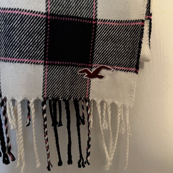 Hollister Women's Plaid Pink Navy White Fringe Accent Long Scarf Wrap Logo Y2K - Picture 2 of 3
